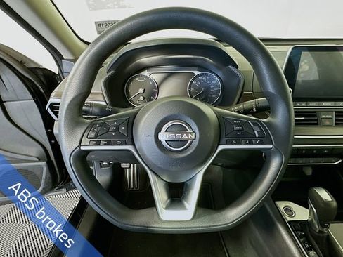 Used 2024 Nissan Altima 2.5 SV FWD image 7