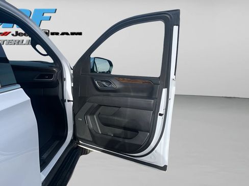 Used 2023 Chevrolet Suburban Premier image 22