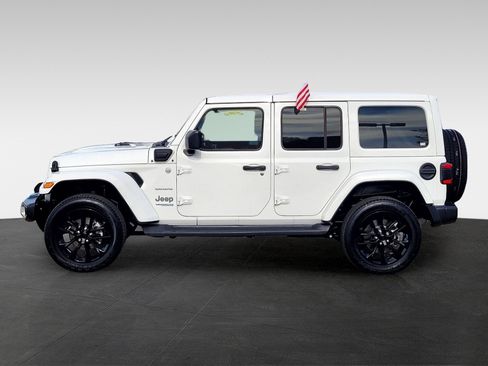 Used 2022 Jeep Wrangler Unlimited Sahara w/ Cold Weather Group image 7