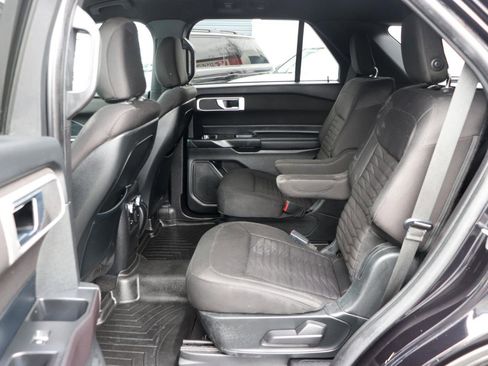 Used 2020 Ford Explorer XLT w/ Comfort Package image 12