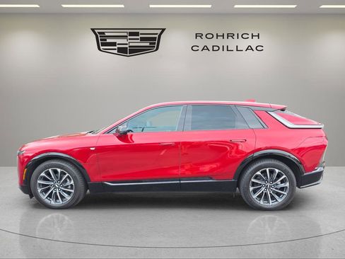 Certified 2025 Cadillac Lyriq Sport image 8