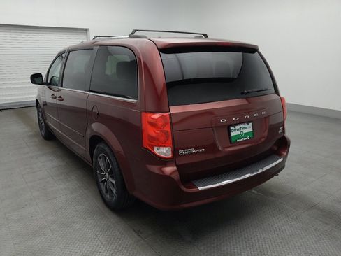 Used 2017 Dodge Grand Caravan SXT image 5