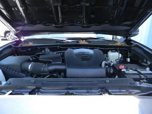 Used 2021 Toyota Tacoma TRD Off-Road w/ Technology Package AWD/4WD image 9