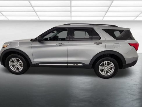 Used 2023 Ford Explorer XLT AWD/4WD image 4