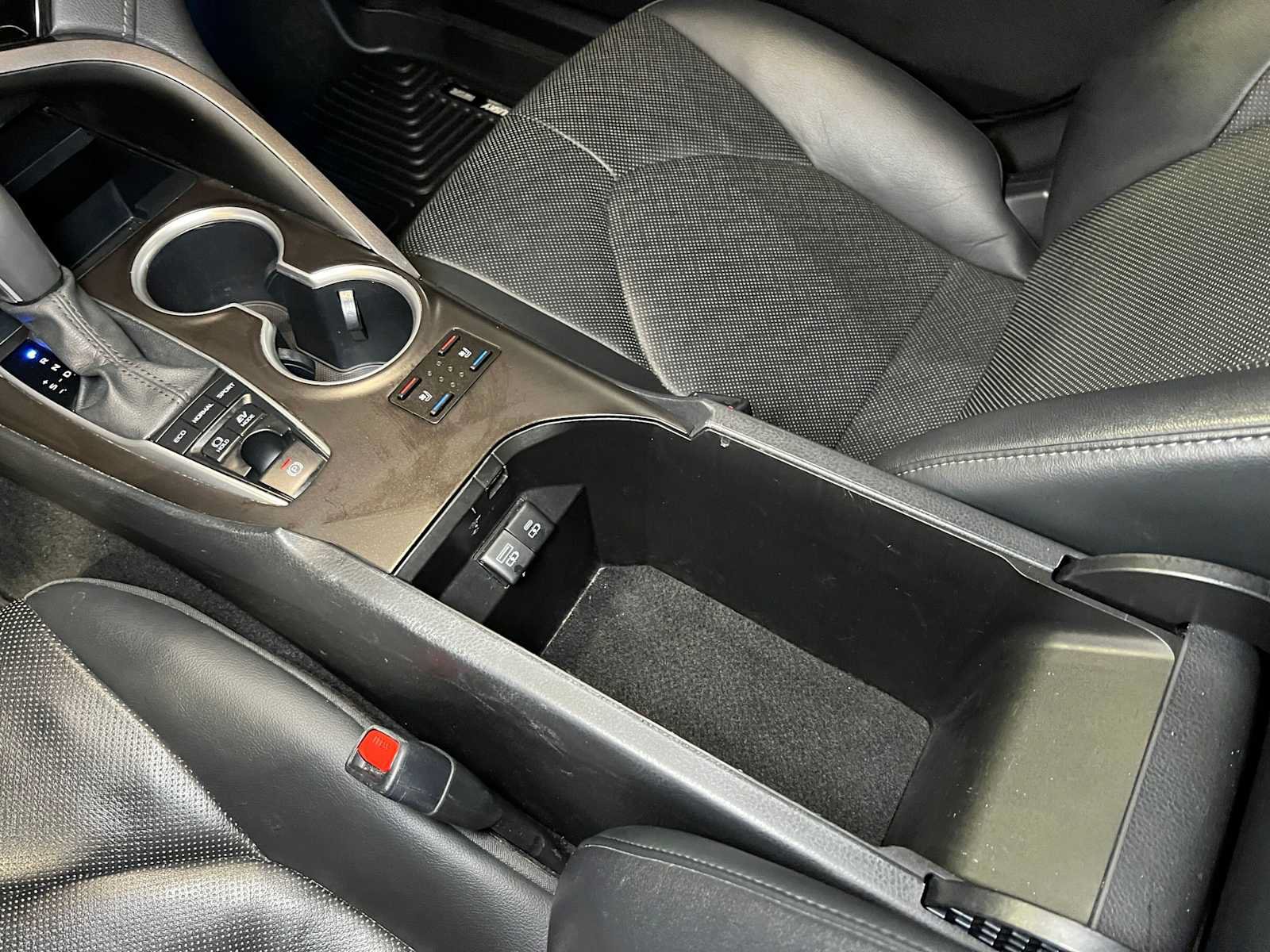 Used 2023 Toyota Camry XLE w/ Navigation Package FWD image 32