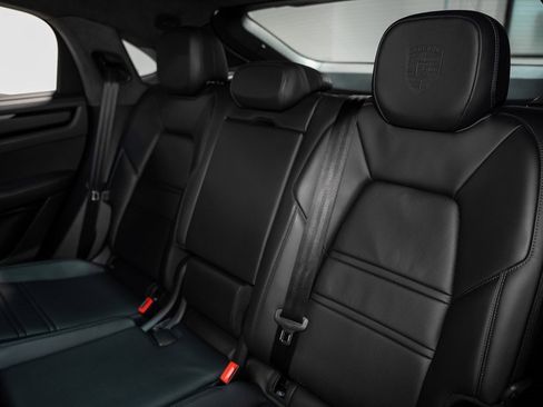 Used 2022 Porsche Cayenne Turbo S image 37