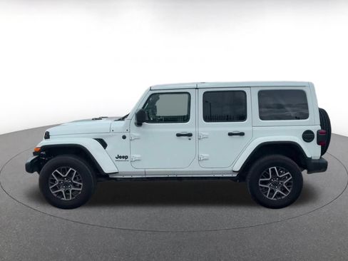 Used 2025 Jeep Wrangler Unlimited Sahara AWD/4WD image 8