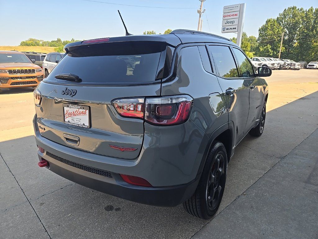 Used 2022 Jeep Compass Trailhawk w/ Trailhawk Convenience Group AWD/4WD image 12
