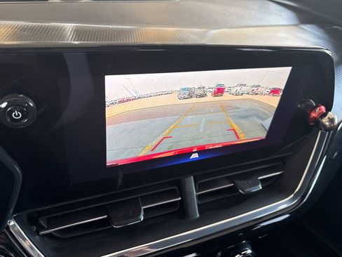 Certified 2024 Chevrolet Trax RS w/ Sunroof Package image 23