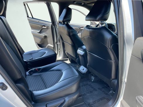 Certified 2025 Toyota Highlander XSE AWD/4WD image 24