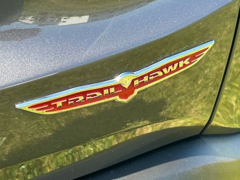 Used 2017 Jeep Renegade Trailhawk AWD/4WD image 5