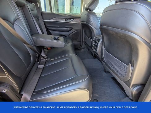 Used 2023 Jeep Grand Cherokee Limited image 16