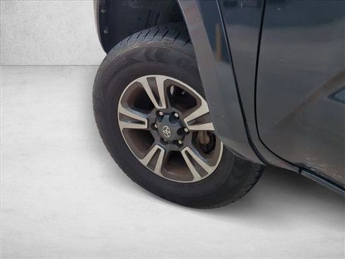 Used 2019 Toyota Tacoma TRD Sport AWD/4WD image 10