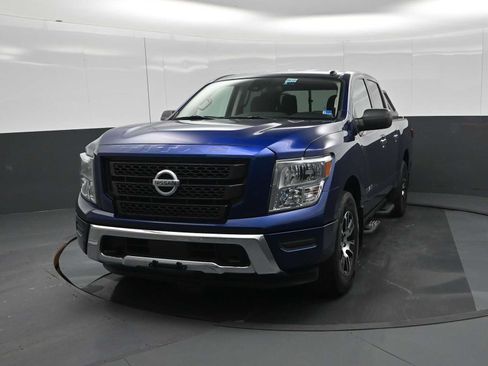 Used 2021 Nissan Titan SV w/ Accessory Utility Package AWD/4WD image 4