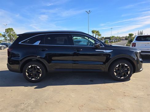 New 2026 Kia Sorento S image 9