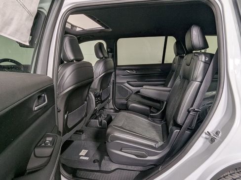 New 2025 Jeep Grand Cherokee L Altitude image 26