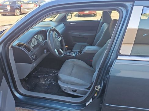 Used 2005 Chrysler 300 w/ Protection Group image 8