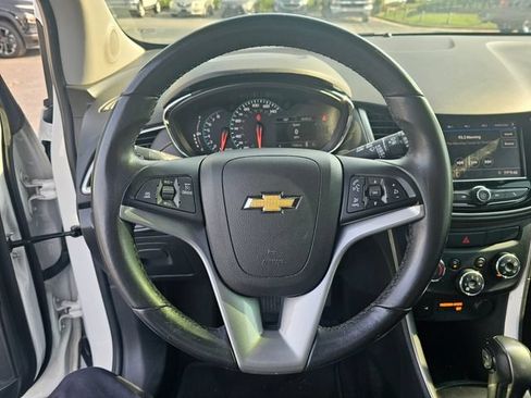 Used 2021 Chevrolet Trax LT w/ LT Convenience Package FWD image 22