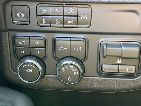 New 2026 Chevrolet Suburban LS w/ Max Trailering Package image 26