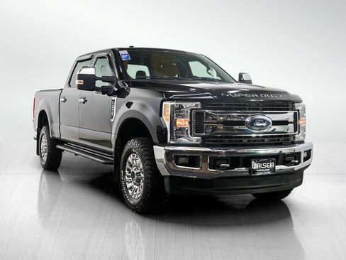 Used 2017 Ford F250 XLT w/ XLT Premium Package AWD/4WD image 7