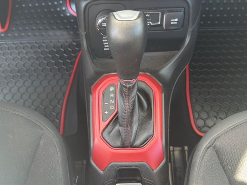 Used 2015 Jeep Renegade Trailhawk AWD/4WD image 12