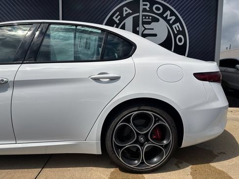 Used 2022 Alfa Romeo Giulia Ti AWD/4WD image 14