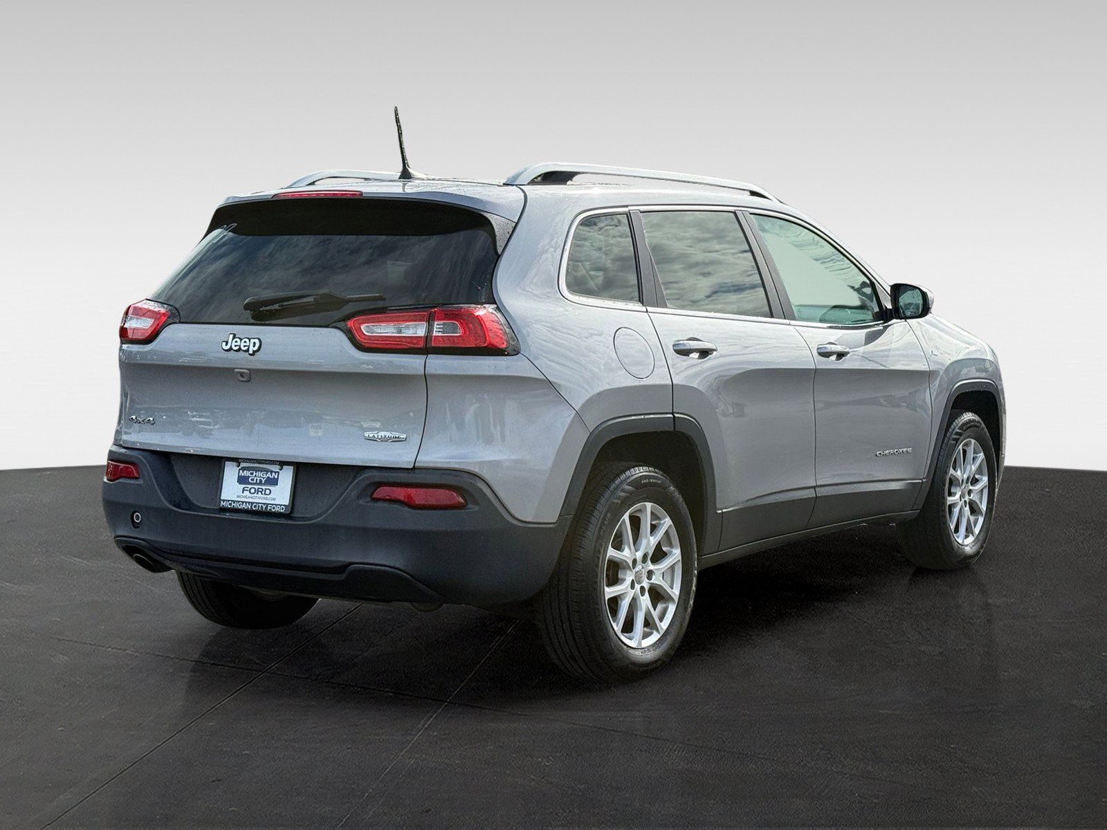 Used 2016 Jeep Cherokee Latitude AWD/4WD image 5