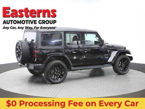 Used 2021 Jeep Wrangler Unlimited Sahara w/ Cold Weather Group AWD/4WD image 43
