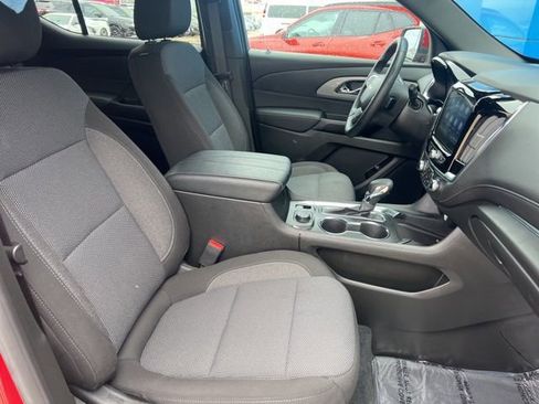 Used 2023 Chevrolet Traverse LT image 16