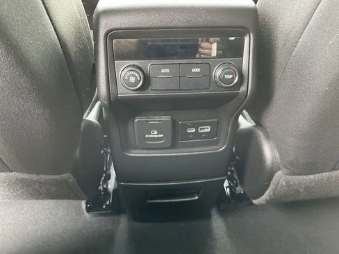 Used 2022 GMC Acadia SLE w/ Driver Convenience Package image 24