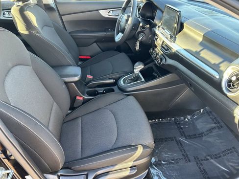 Used 2023 Kia Forte LXS image 9