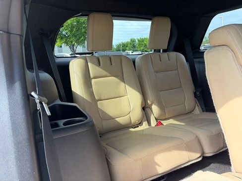 Used 2017 Ford Explorer XLT w/ Equipment Group 202A AWD/4WD image 36