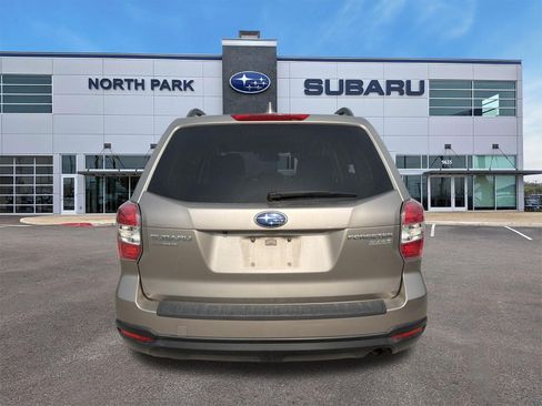 Used 2016 Subaru Forester 2.5i Premium AWD/4WD image 4