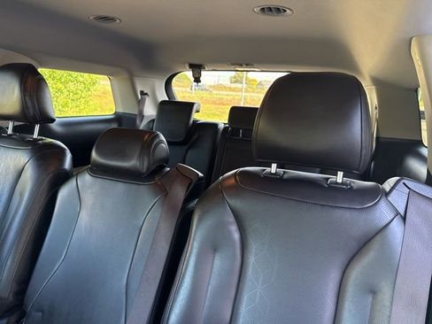 Used 2024 Kia Carnival LX FWD image 20