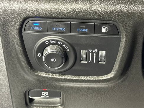 Certified 2023 Jeep Grand Cherokee Overland w/ Advanced Protech Group III AWD/4WD image 16