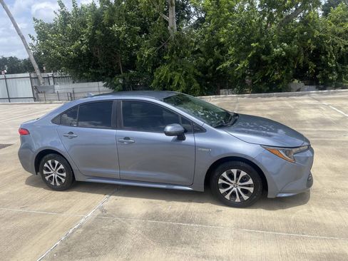 Used 2021 Toyota Corolla LE FWD image 4