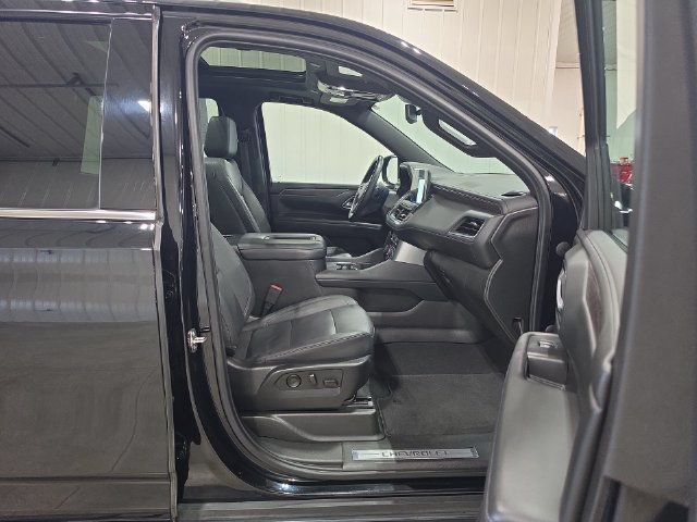 Used 2023 Chevrolet Tahoe LT w/ Luxury Package AWD/4WD image 32
