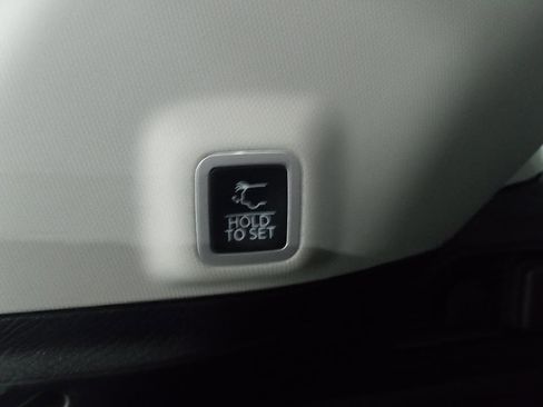 Used 2023 Jeep Grand Cherokee Limited w/ Luxury Tech Group II image 7