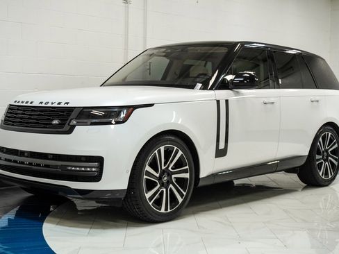 Used 2023 Land Rover Range Rover SE image 4