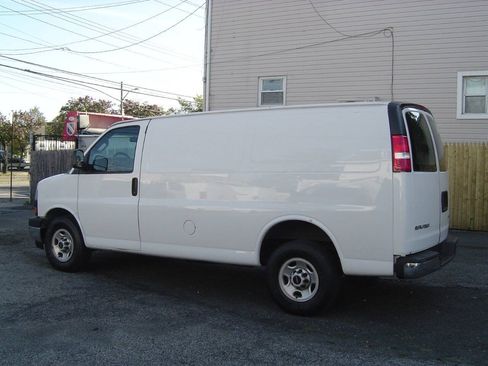Used 2019 GMC Savana 2500 w/ Driver Convenience Package RWD image 6