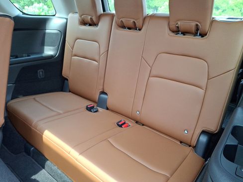 Certified 2023 Nissan Pathfinder Platinum w/ Black Appearance Package image 11