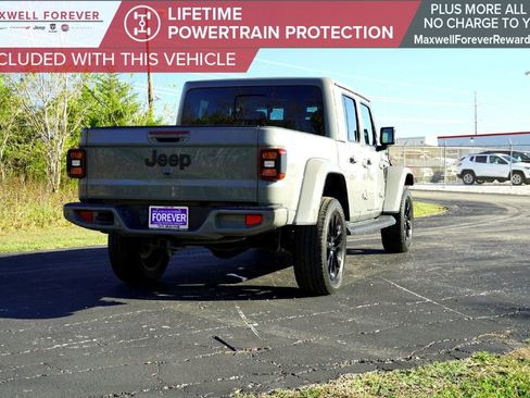 Used 2022 Jeep Gladiator Overland image 6