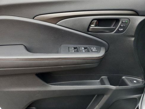 Used 2025 Honda Ridgeline TrailSport image 12