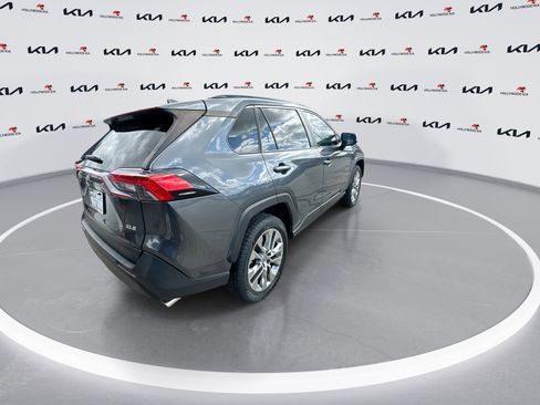 Used 2020 Toyota RAV4 XLE Premium image 8