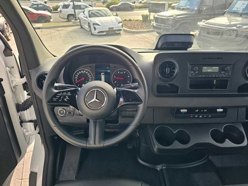 Used 2025 Mercedes-Benz Sprinter 2500 image 23