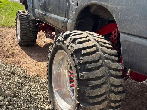 Used 2017 Nissan Titan SV image 20