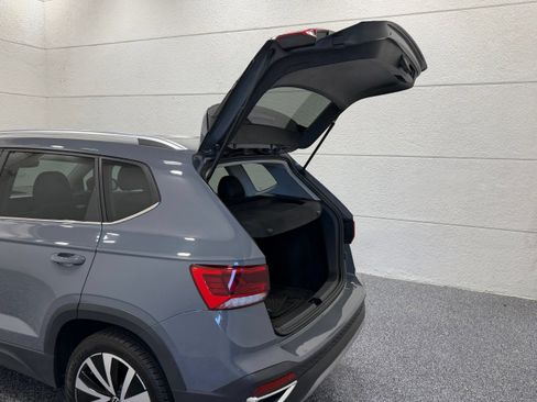 Used 2023 Volkswagen Taos SE w/ Panoramic Sunroof Package FWD image 23