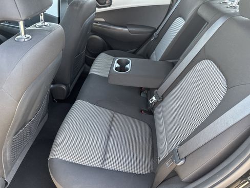 Used 2018 Hyundai Kona SE image 6