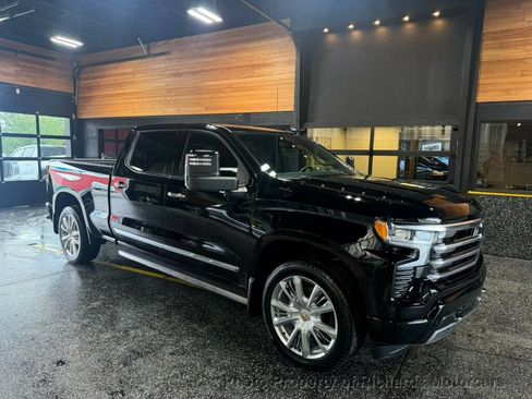 Used 2025 Chevrolet Silverado 1500 High Country w/ High Country Premium Package AWD/4WD image 1