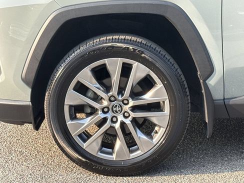 Used 2022 Toyota RAV4 XLE Premium AWD/4WD image 19